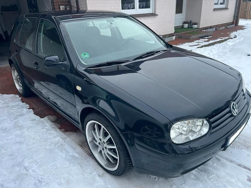 Schwarz Gebraucht 2000 VW Golf IV Kleinwagen | 3.200 € (Etwas zu teuer) - Bild 1/4