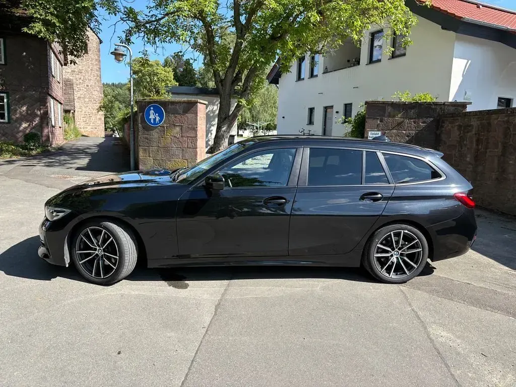Gebraucht BMW 320 Comfort Edition 190 PS (139 kW) 2019 Schwarz Kombi