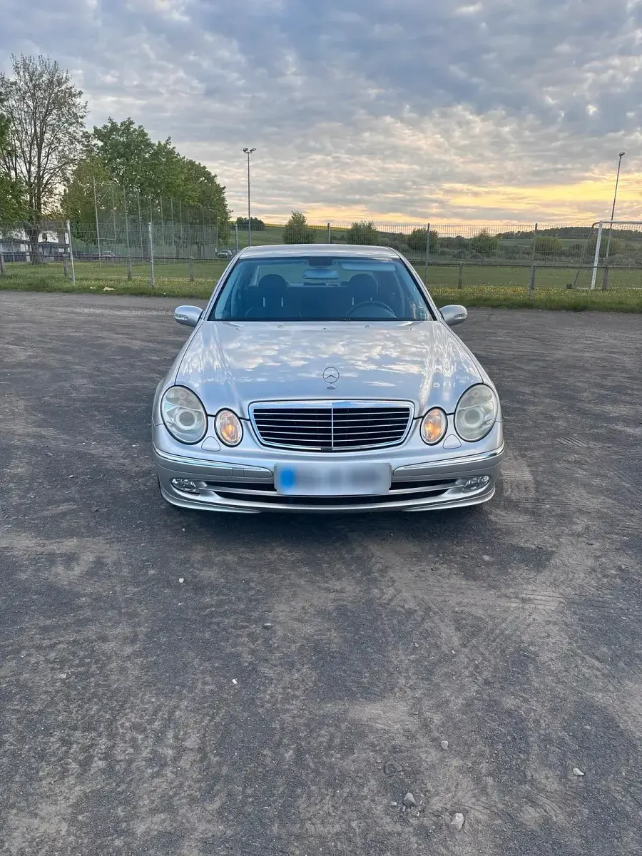 Brugt Mercedes E320 Avantgarde 224 HK (164 kW) 2002 Sølv Sedan