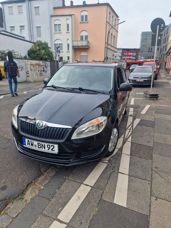Schwarz Gebraucht 2012 Skoda Fabia Cool Edition Limousine | 3.250 € (Guter Preis) - Bild 1/4