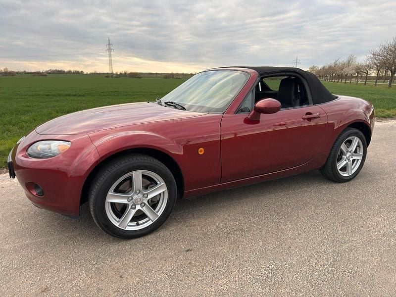 Second-hand Mazda MX5 126 CP (92 kW) 2006 Roșu Cabrio