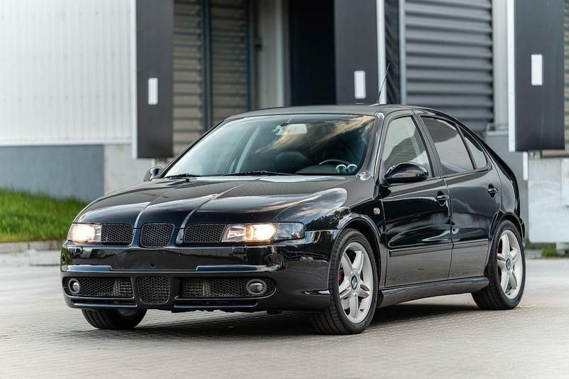 Schwarz Gebraucht 2003 Seat Leon Limousine | 4.999 € - Bild 1/4