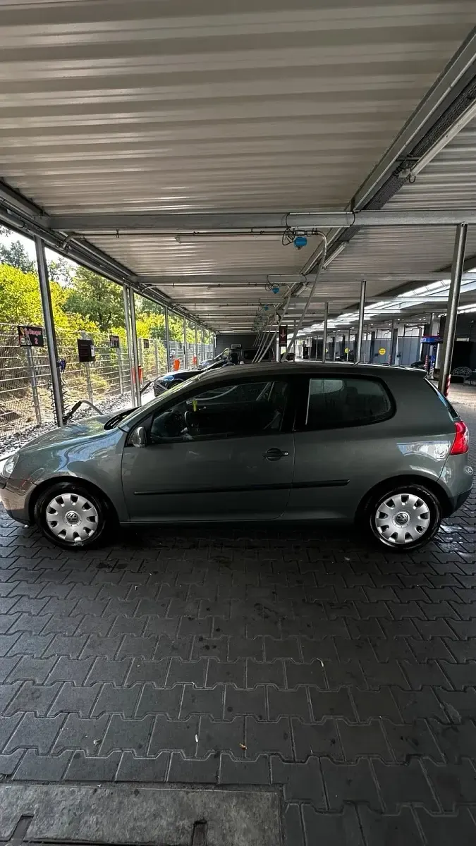 Gebraucht VW Golf V 75 PS (55 kW) 2005 Grün Kleinwagen