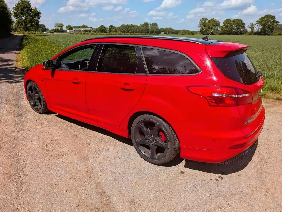 Usata Ford Focus ST-Line 120 CV (88 kW) 2016 Rosso Berlina