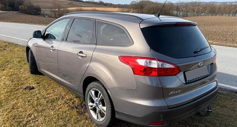 Gebraucht Ford Focus 116 PS (85 kW) 2013 Braun Kombi