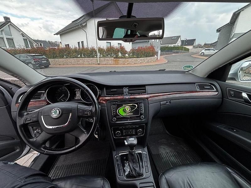 Gebraucht Skoda Superb Elegance 170 PS (125 kW) 2011 Silber Kombi