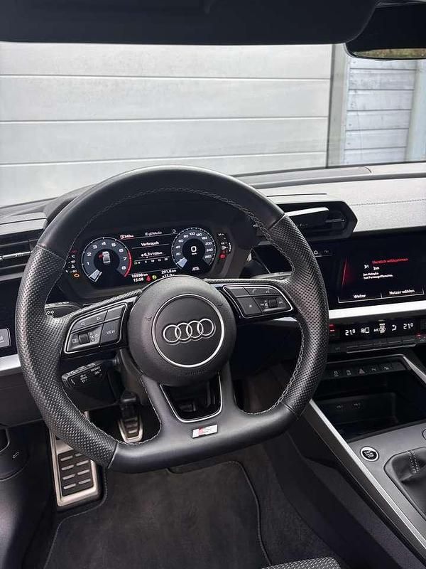 Używany Audi A3 S-Line 150 KM (110 kW) 2024 Szary Sedan/Limuzyna