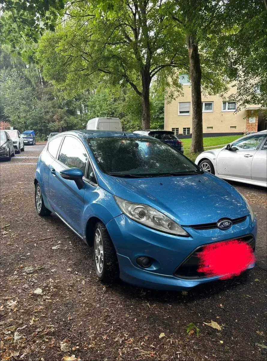 Gebraucht Ford Fiesta Trend 97 PS (71 kW) 2010 Blau Limousine