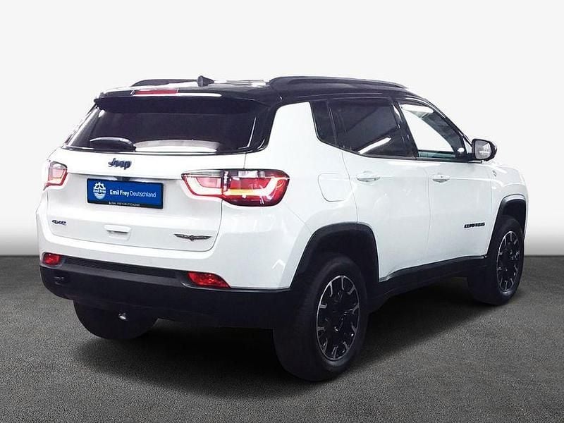Gebraucht Jeep Compass Trailhawk 181 PS (133 kW) 2024 Alpine white SUV