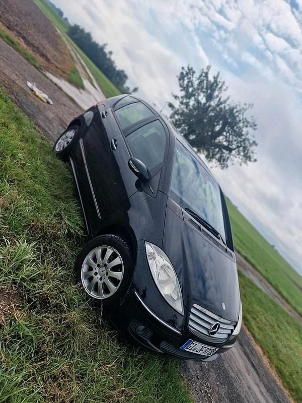 Schwarz Gebraucht 2006 Mercedes 170 Kombi | 2.900 € - Bild 1/4