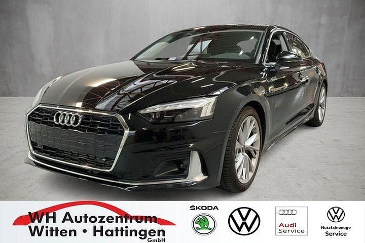 Mythosschwarz metallic Gebraucht 2024 Audi A5 Sportback Advanced Limousine | 38.882 € (Guter Preis) - Bild 1/3