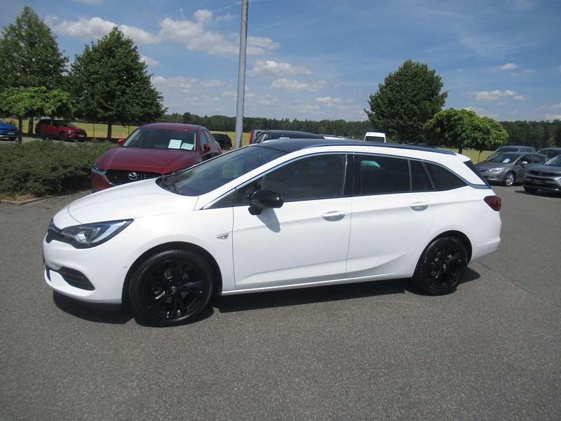 Weiß Gebraucht 2021 Opel Astra Business Elegance Kombi | 17.690 € (Teuer) - Bild 1/4