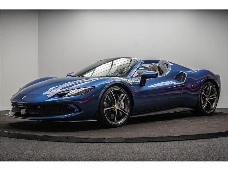 Gebraucht Ferrari 296 901 PS (662 kW) 2024 Blau Cabrio