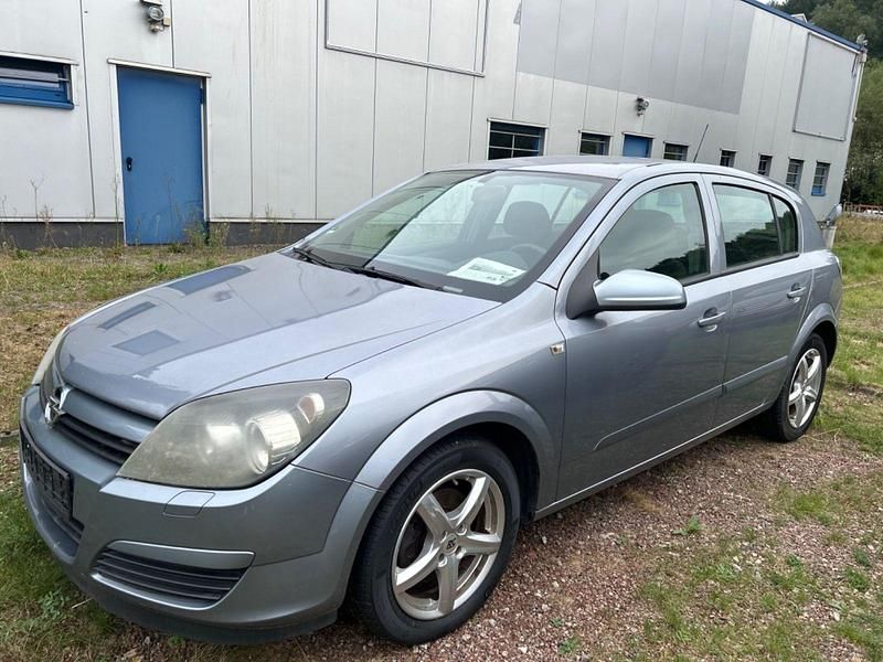 Silber Gebraucht 2004 Opel Astra Enjoy Limousine | 2.490 € (Teuer) - Bild 1/4