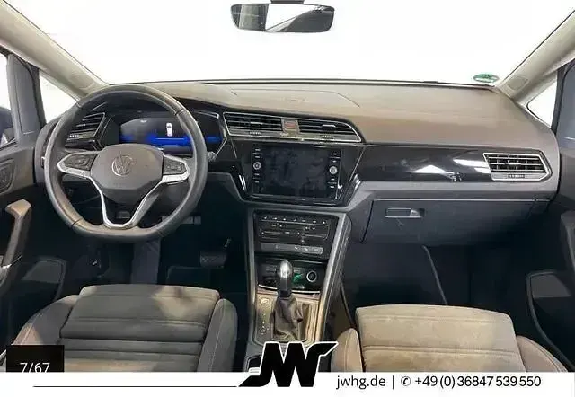 Gebraucht VW Touran Comfortline 150 PS (110 kW) 2023 Grau Van / Kleinbus