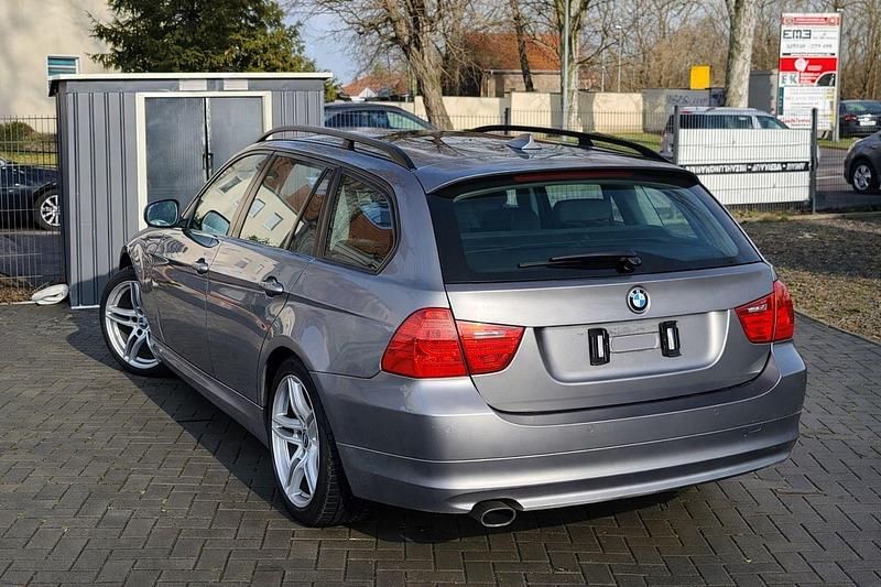 Gebraucht BMW 320 177 PS (130 kW) 2009 Grau Kombi