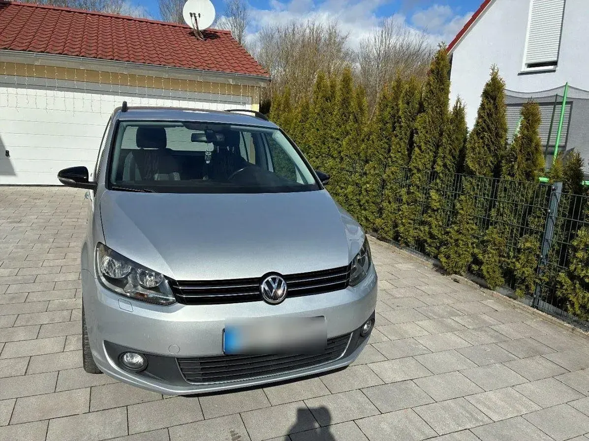 Gebraucht VW Touran Match 140 PS (102 kW) 2013 Silber Van / Kleinbus