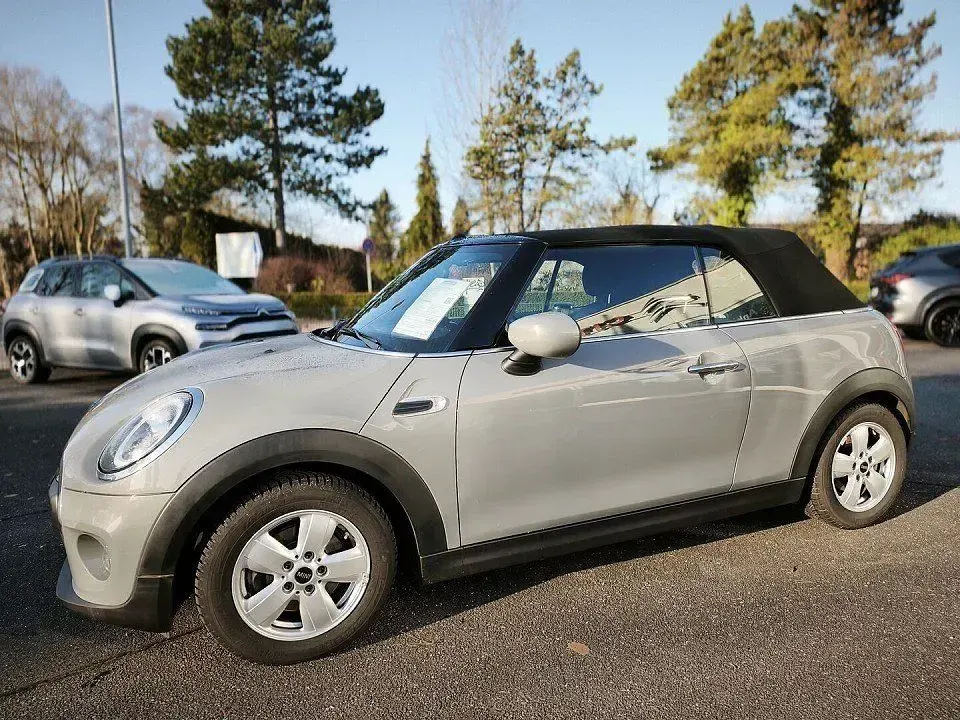 Gebraucht Mini ONE 101 PS (74 kW) 2020 Moonwalk grey (metallic) Kleinwagen