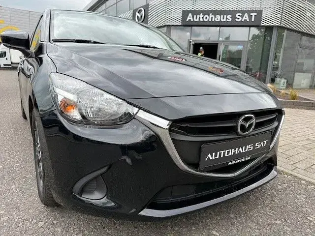 Używany Mazda 2 Kizoku 90 KM (66 kW) 2017 Czarny Hatchback