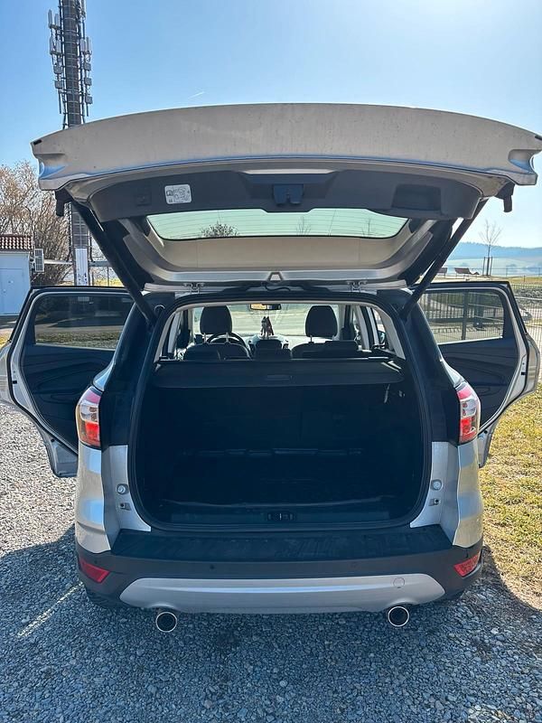 Gebraucht Ford Kuga 150 PS (110 kW) 2018 Silber SUV