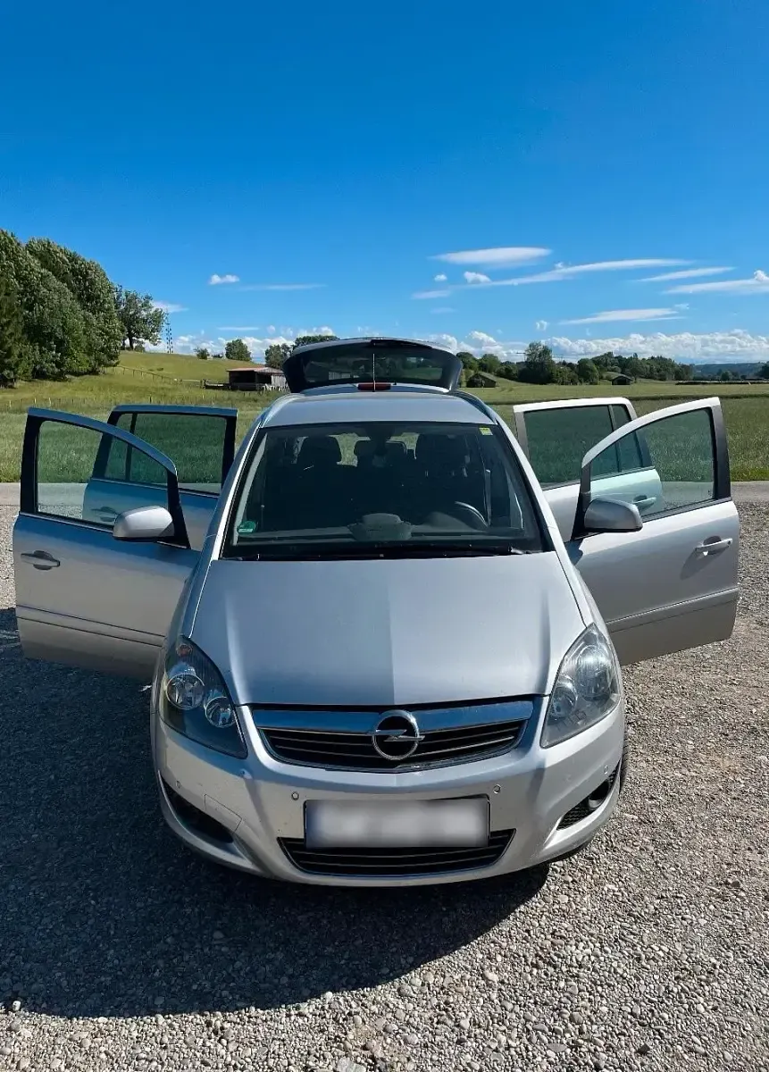 Gebraucht Opel Zafira 140 PS (102 kW) 2011 Silber Van / Kleinbus