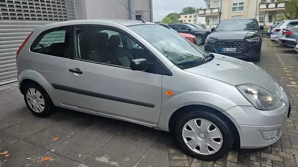 Gebraucht Ford Fiesta 60 PS (44 kW) 2005 Silber Kleinwagen