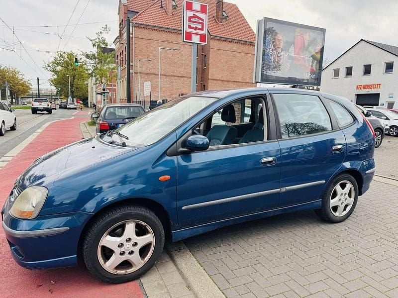 Blau Gebraucht 2001 Nissan Almera Tino Basis Van / Kleinbus | 1.450 € (Guter Preis) - Bild 1/4