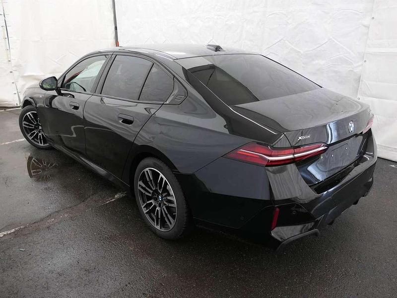 Gebraucht BMW 520 M Sport 197 PS (144 kW) 2025 Saphirschwarz metallic Limousine