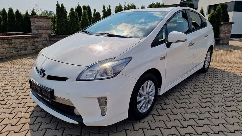 Weiß Gebraucht 2015 Toyota Prius Kleinwagen | 11.900 € (Fairer Preis) - Bild 1/4