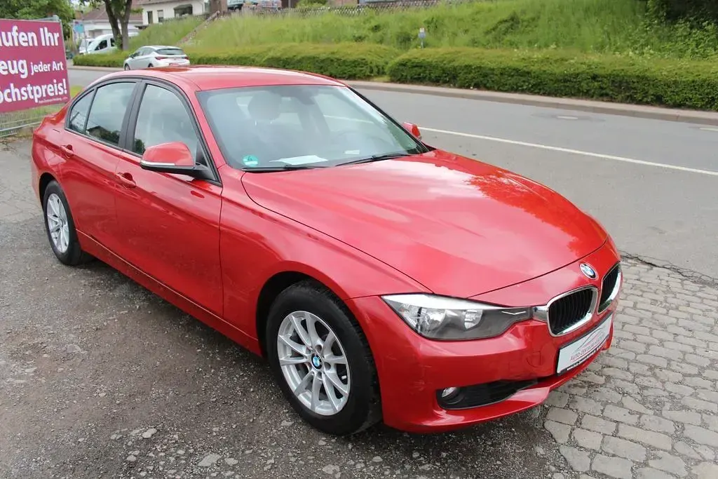 Gebraucht BMW 320 Comfort Edition 184 PS (135 kW) 2012 Rot Limousine