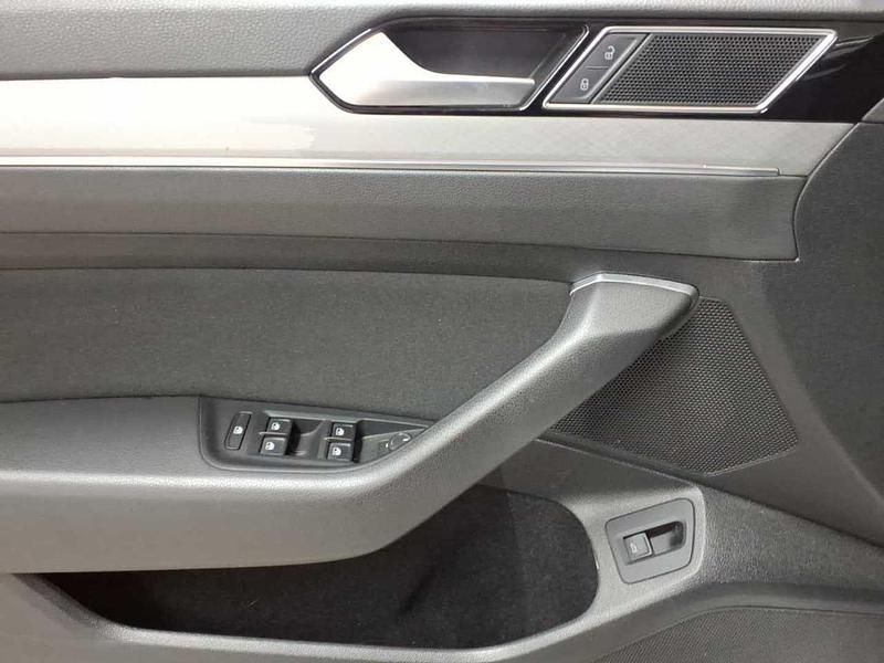 Gebraucht VW Passat Business 150 PS (110 kW) 2021 Reflexsilber metallic Kombi