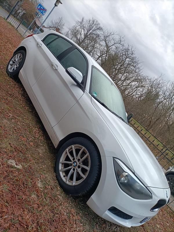 Gebraucht BMW 114 102 PS (75 kW) 2012 Weiß Kleinwagen
