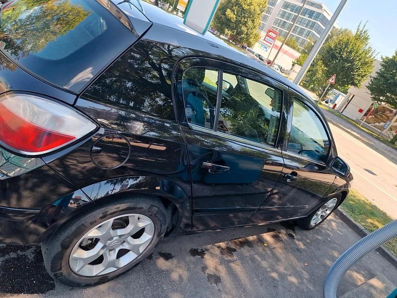 Gebraucht Opel Astra 125 PS (91 kW) 2005 Schwarz Limousine