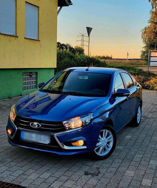 Andere außenfarben Gebraucht 2017 Lada Vesta Limousine | 7.400 € (Superpreis) - Bild 1/4