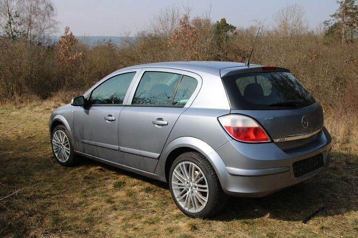Gebraucht Opel Astra Elegance 125 PS (91 kW) 2004 Silber Limousine