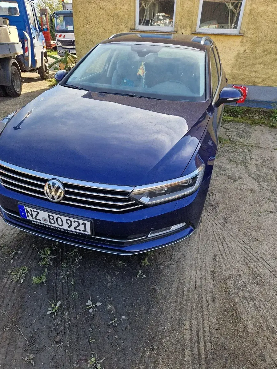Gebraucht VW Passat 190 PS (139 kW) 2019 Blau Kombi