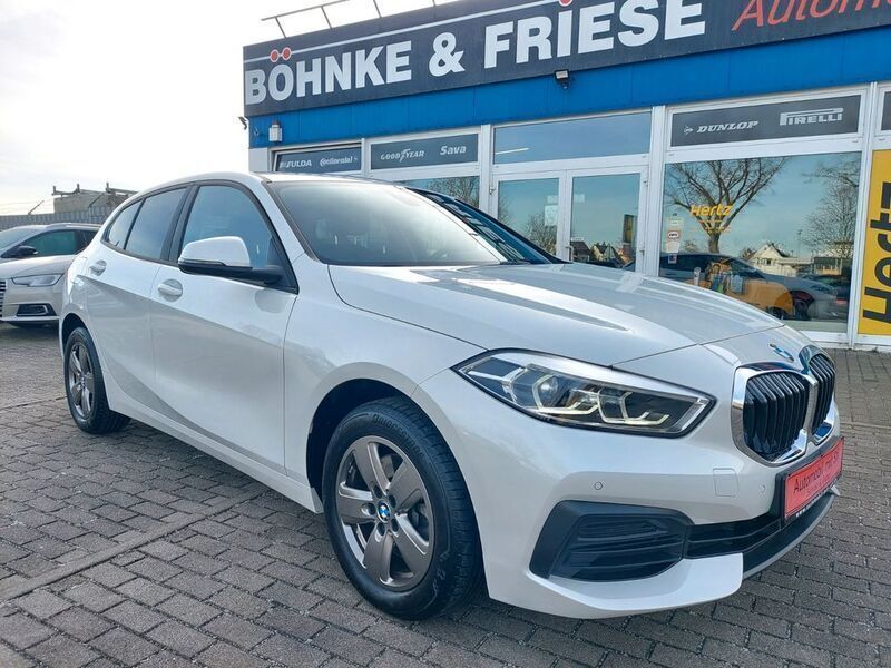 Weiß Gebraucht 2023 BMW 116 Advantage Kleinwagen | 21.499 € (Fairer Preis) - Bild 1/4