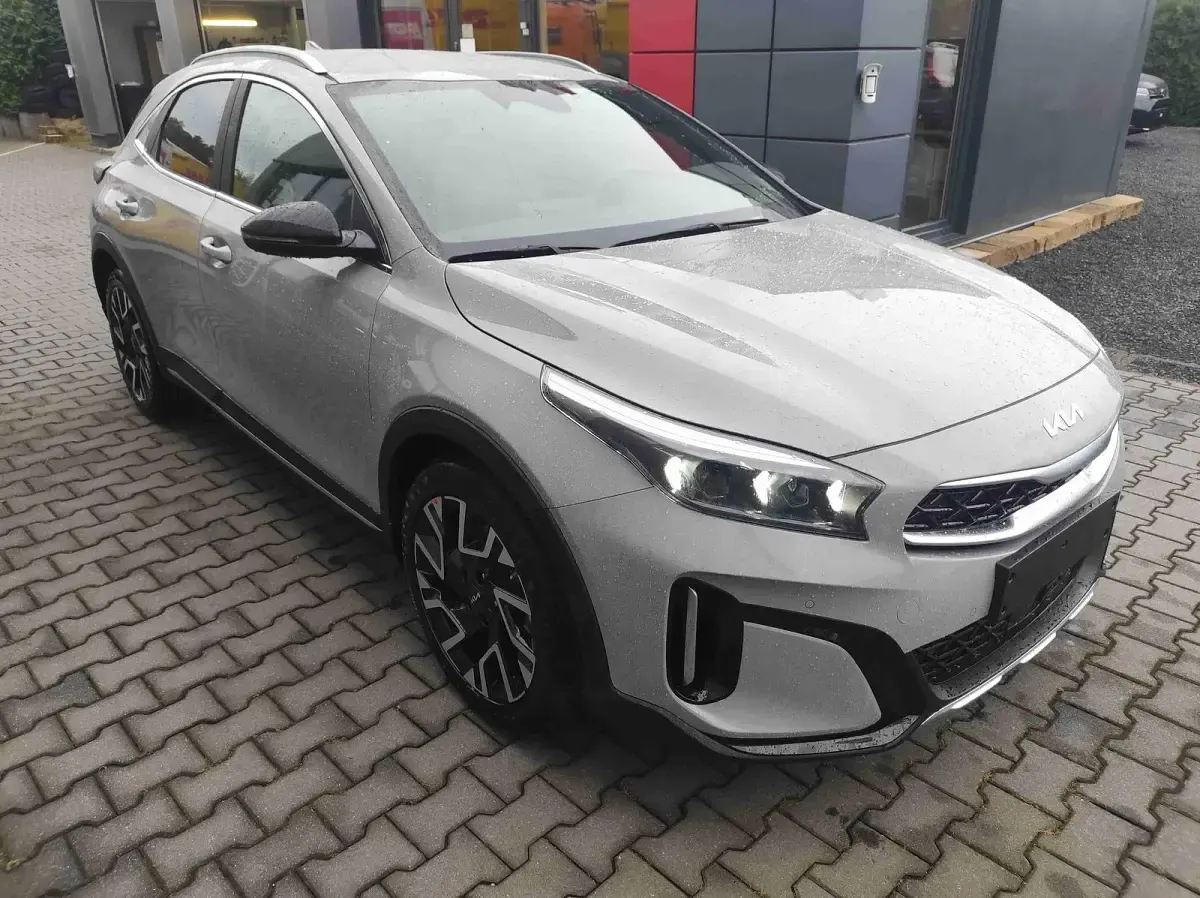 Neu Kia XCeed 179 PS (131 kW) 2025 Wolfsgrau SUV