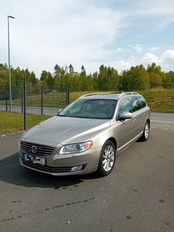 Beige Gebraucht 2014 Volvo V70 Summum Kombi | 11.300 € (Teuer) - Bild 1/4
