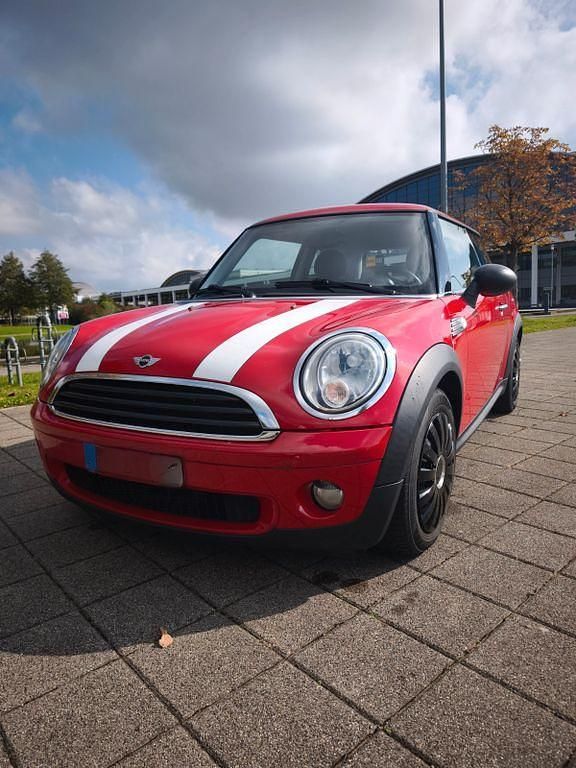 Rot Gebraucht 2009 Mini ONE Kleinwagen | 4.390 € (Fairer Preis) - Bild 1/4
