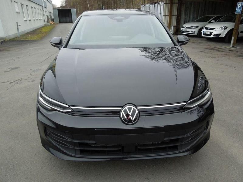 Neu VW Golf VIII Life 150 PS (110 kW) 2026 Grenadillschwarz metallic Limousine