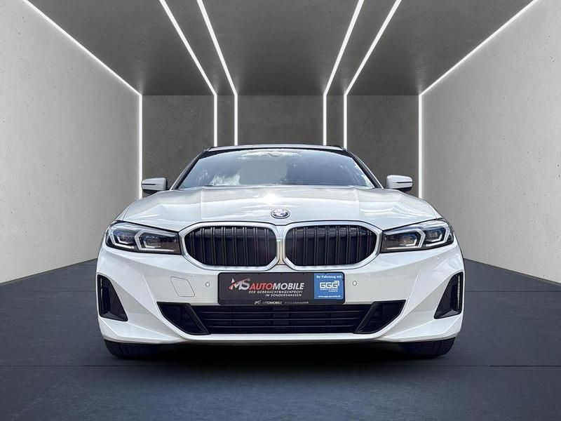 Gebraucht BMW 330e Sport Line 292 PS (214 kW) 2022 Weiß Kombi