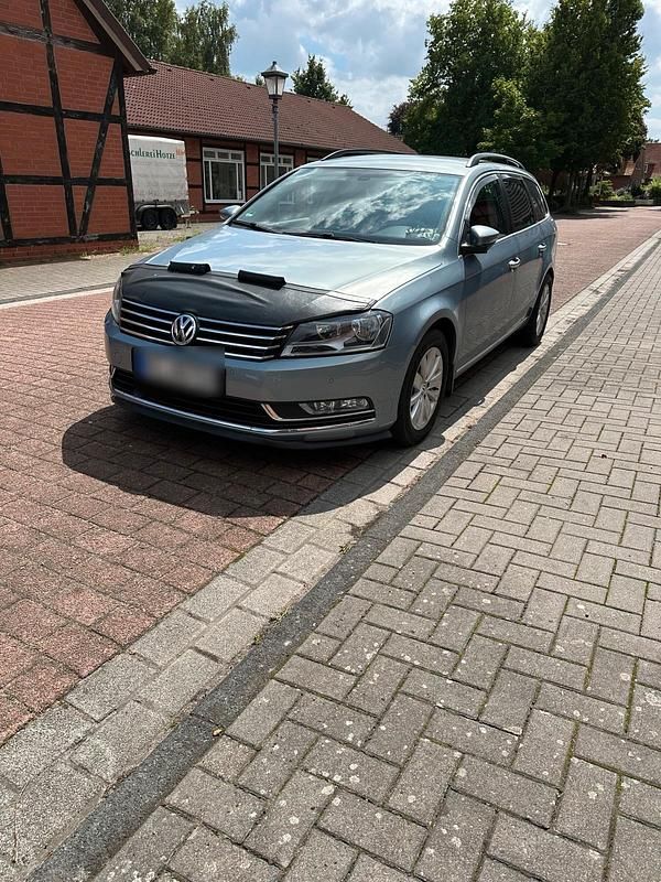 Blau Gebraucht 2013 VW Passat Kombi | 9.999 € (Etwas zu teuer) - Bild 1/4