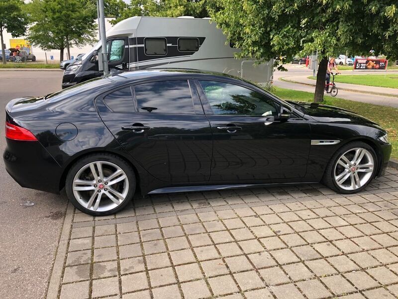 Schwarz Gebraucht 2016 Jaguar XE R-Sport Limousine | 17.499 € (Fairer Preis) - Bild 1/4
