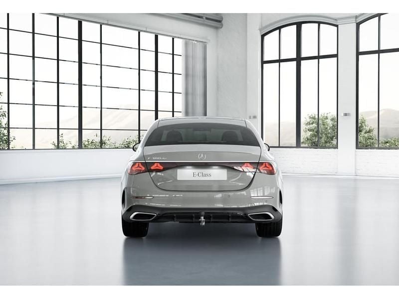 Gebraucht Mercedes E300 AMG 197 PS (144 kW) 2024 Manufaktur lack manufaktur alpin Limousine