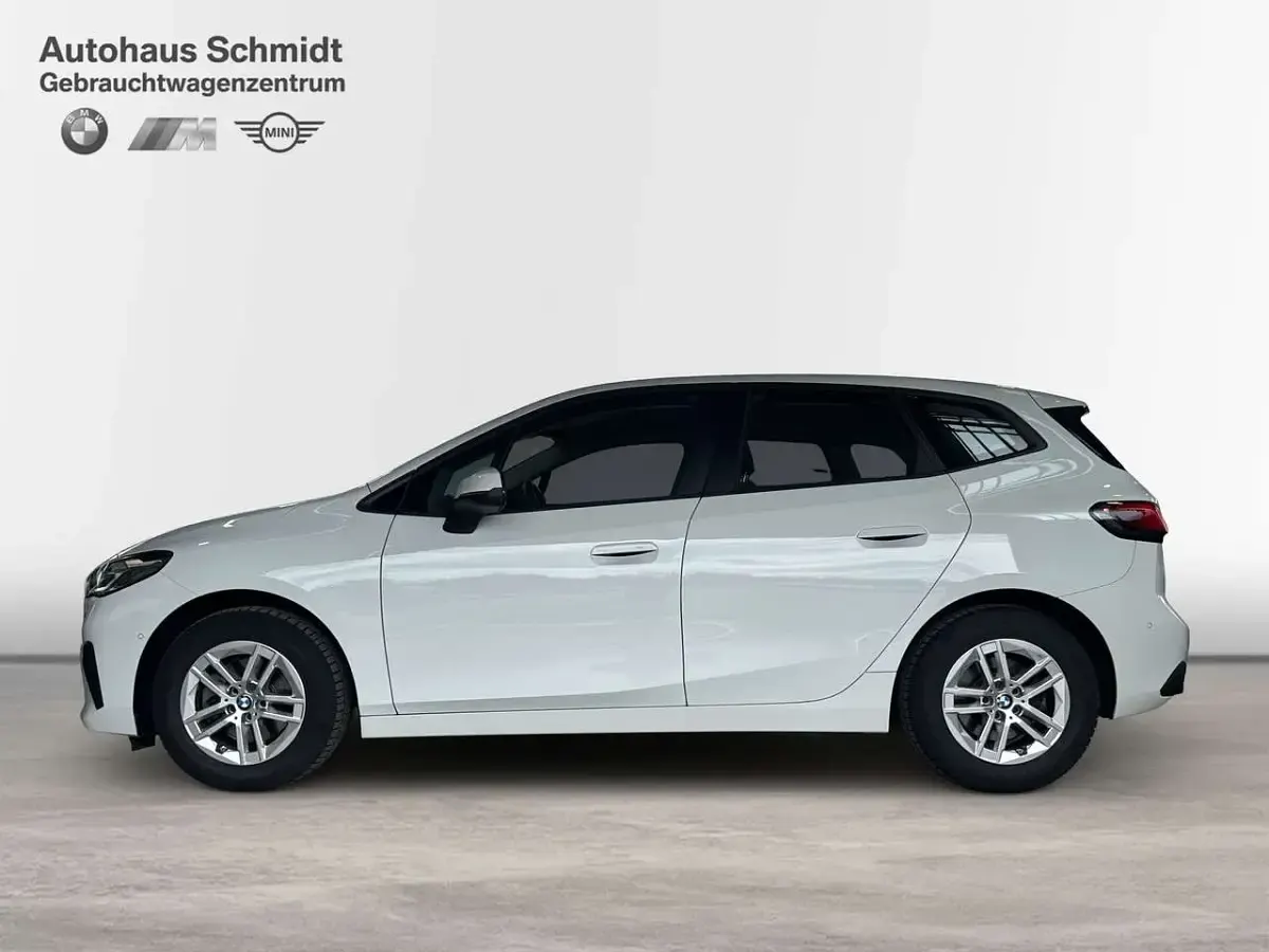 Gebraucht BMW 218 Active Tourer 150 PS (110 kW) 2023 Alpinweiß uni Van / Kleinbus
