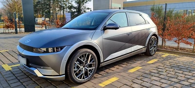 Grau Gebraucht 2022 Hyundai Ioniq Kleinwagen | 29.350 € (Superpreis) - Bild 1/4