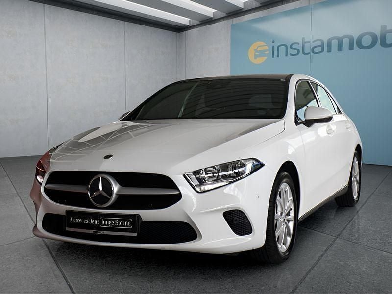 Weiß Gebraucht 2022 Mercedes A250 Kleinwagen | 27.299 € (Guter Preis) - Bild 1/4