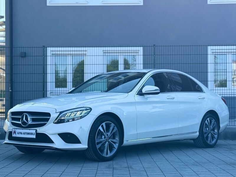 Diamantweiss metalliclack (metallic) Gebraucht 2018 Mercedes C220 Limousine | 25.990 € (Etwas zu teuer) - Bild 1/4