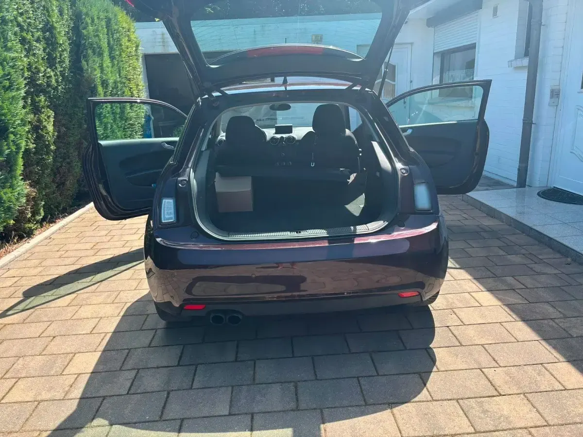 Gebraucht Audi A1 Ambition 122 PS (89 kW) 2011 Violet Kleinwagen